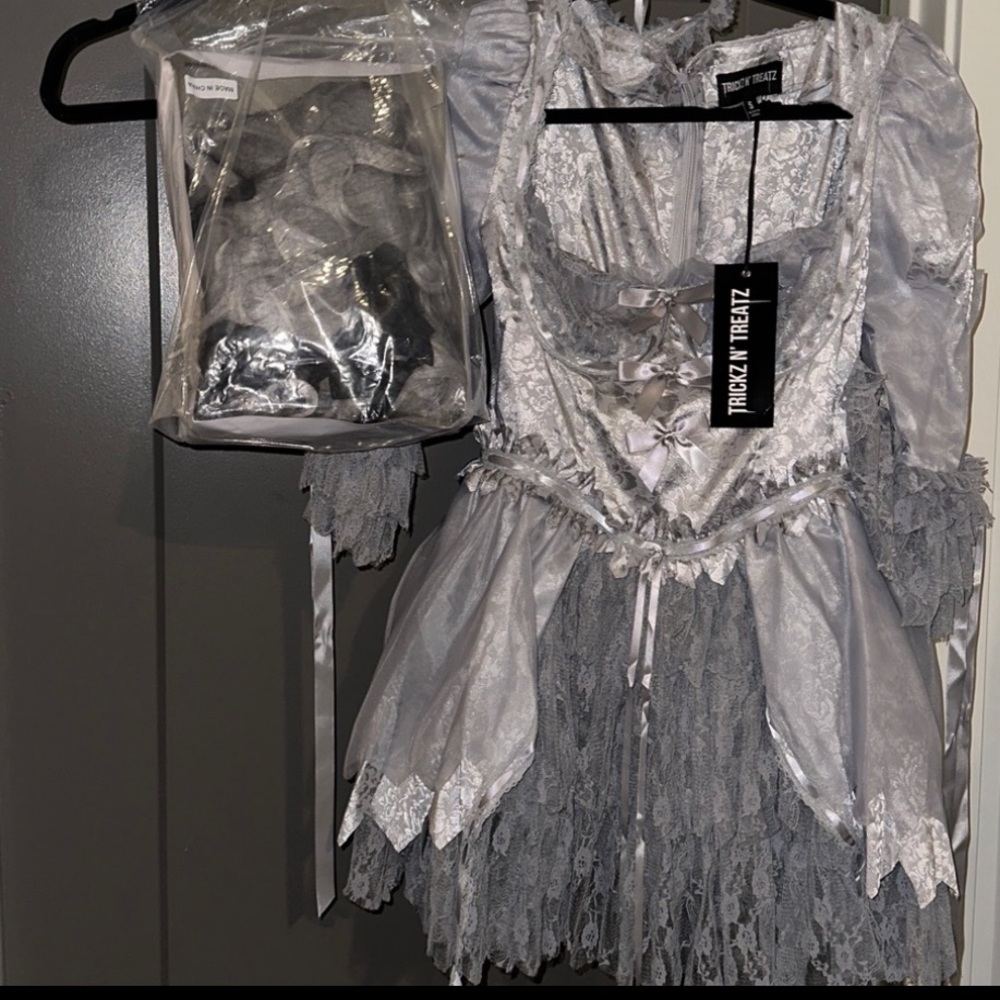 Dolls Kill CAKE QUEEN PREMIUM COSTUME SET - GHOST